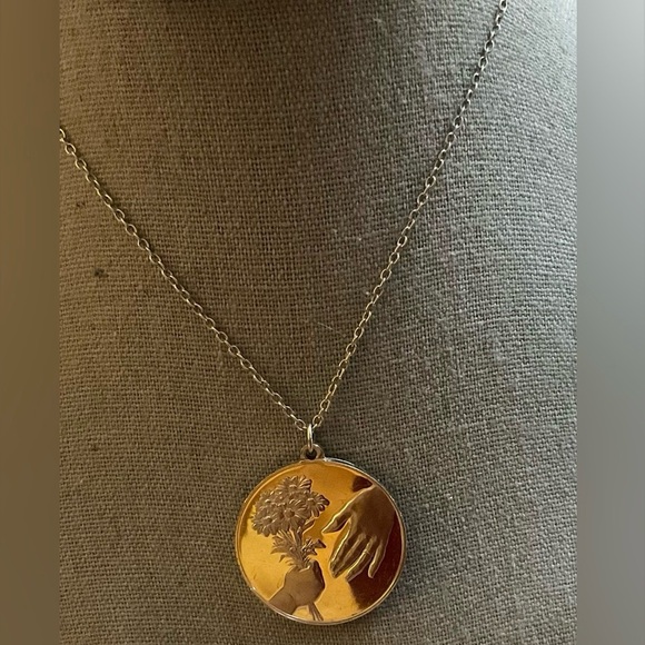 Franklin Mint: vintage (1973) Mother’s Day silver coin pendant and silver chain. - Picture 2 of 9